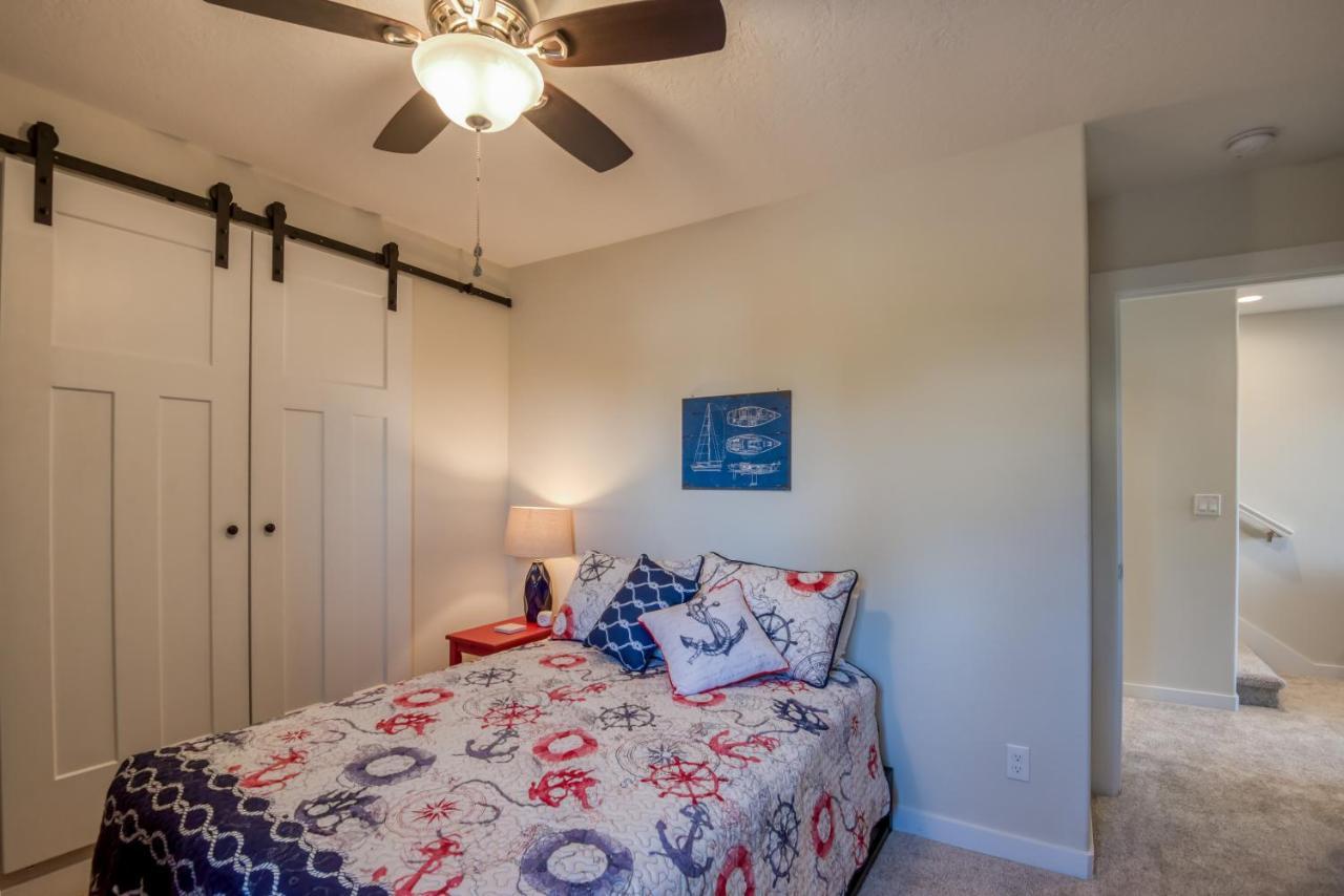 Oceanview Townhome - Pet Friendly - Sleeps 6 - King Depoe Bay Exterior photo